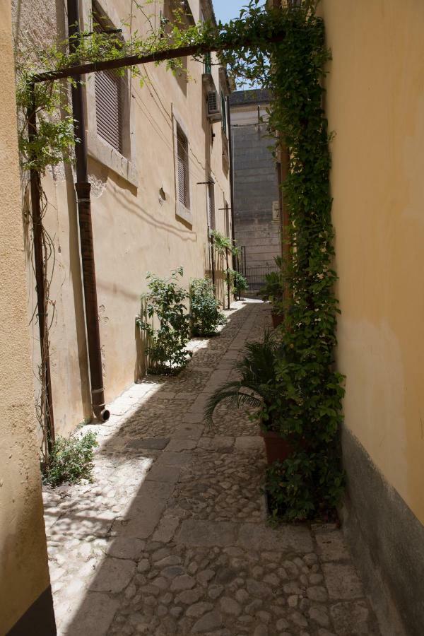 Qui Ed Ora,Guest House. Noto Exteriör bild